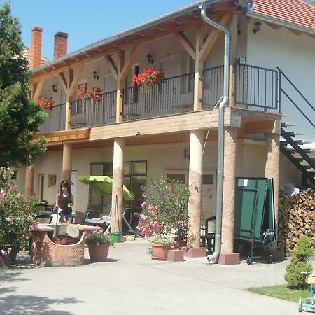 Hársfavirág Vendégház Pápa Exterior foto
