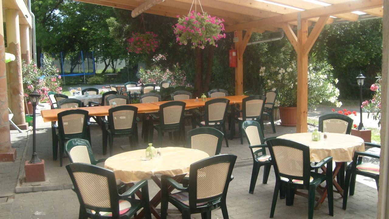 Hársfavirág Vendégház Pápa Exterior foto